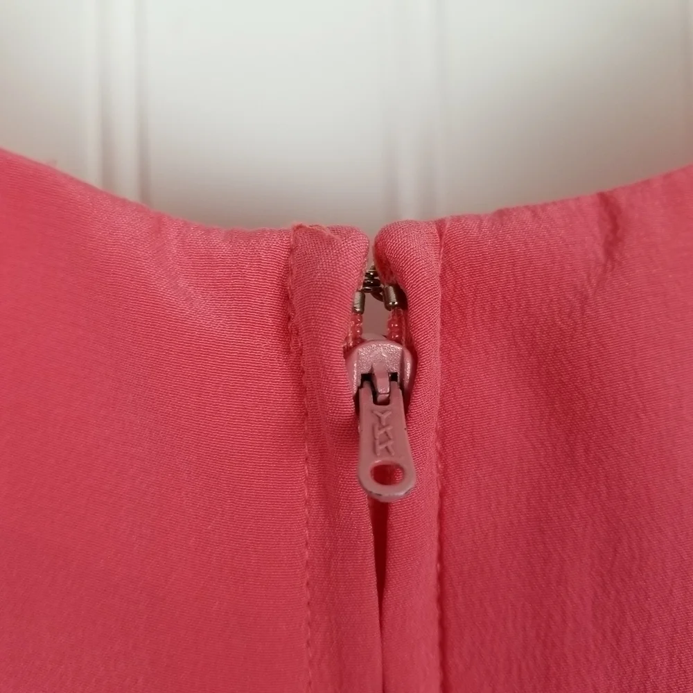 Maggy London Petites Silk Sleeveless Dress Fitted Knee Length Salmon MOP Size 2